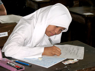 http://www.mblusuk.com/gambar/2011/kejujuran02.jpg