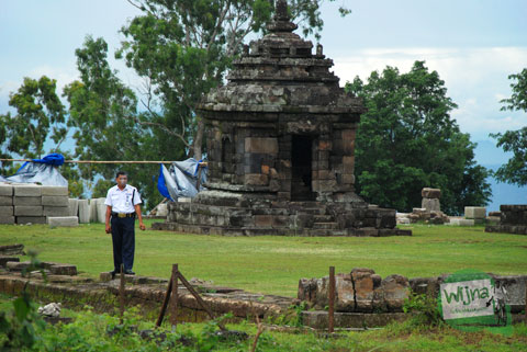 Jaga Jarak dari Candi