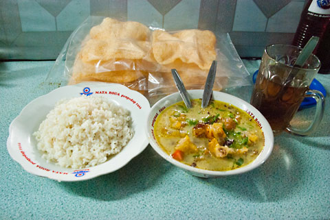 kuliner soto pasar demangan lamongan anwar samsi galau kasdi marwiyati didin sop kikil babat gejayan