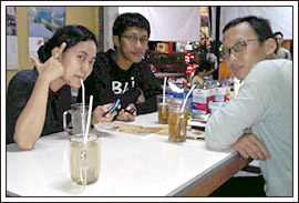 http://www.mblusuk.com/gambar/jogjamakan01.jpg