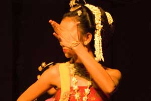 http://www.mblusuk.com/gambar/seni/dancer1_tb.jpg